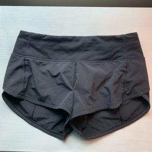 black lululemon speed up shorts 2.5” SIZE 0